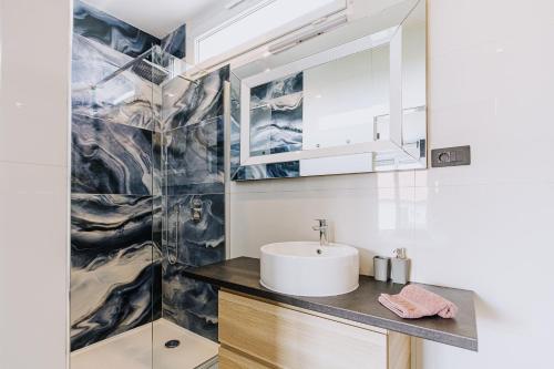 Allegra Rooms
