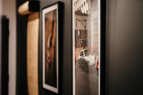 a picture of a car in a picture frame at Midnight Moonshine Loft in Launceston