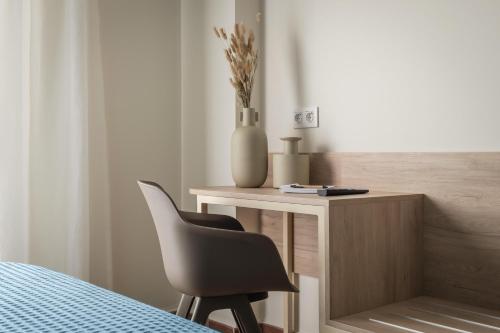 a bedroom with a desk and a chair next to a bed at ALEGRIA Colonial Mar Aquafun in Roquetas de Mar