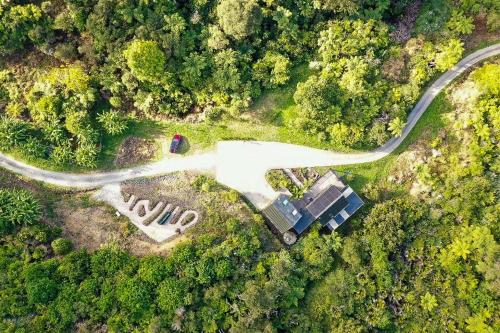 Matakana Retreat - Luxury Off Grid Lodge in Nature з висоти пташиного польоту