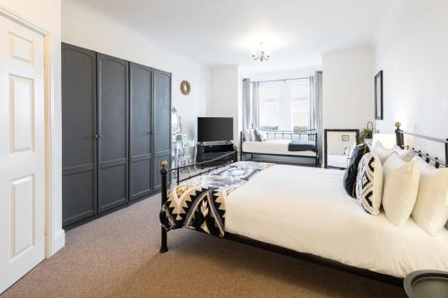 a bedroom with a large bed with a black headboard at Host & Stay - Regency Mansions Apartment in Redcar