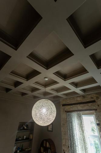 a ceiling with a chandelier in a room at ArtStudio6 Dimora Artistica in Campobasso
