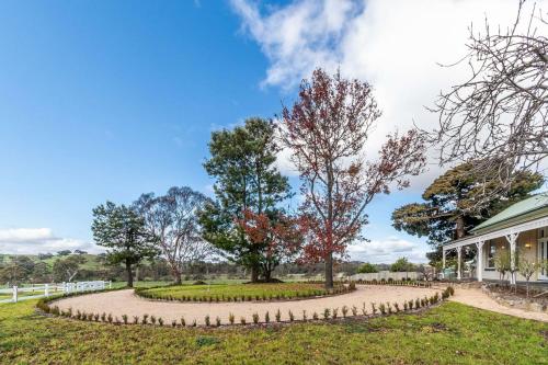 a circular garden in front of a house at Mollison Park Farm in Emu Flat