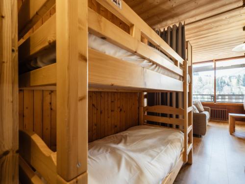 Bunk bed o mga bunk bed sa kuwarto sa Studio La Clusaz, 1 pièce, 4 personnes - FR-1-304-79