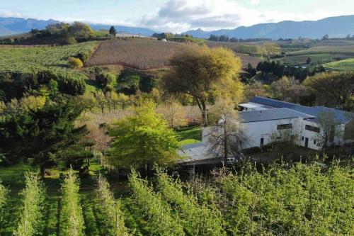 an aerial view of a farm with a building at Elgin Views Annex in Ouda Brug