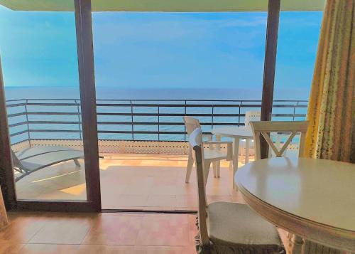 Mediterraneo 1007 Fabulous One Bedroom Apartment with Sea View