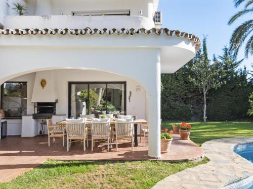 Villa Byron, private pool, walking distance to Puerto Banus