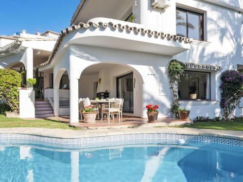 Villa Byron, private pool, walking distance to Puerto Banus