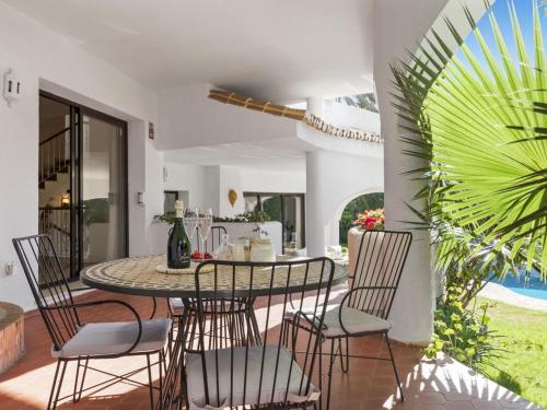 Villa Byron, private pool, walking distance to Puerto Banus