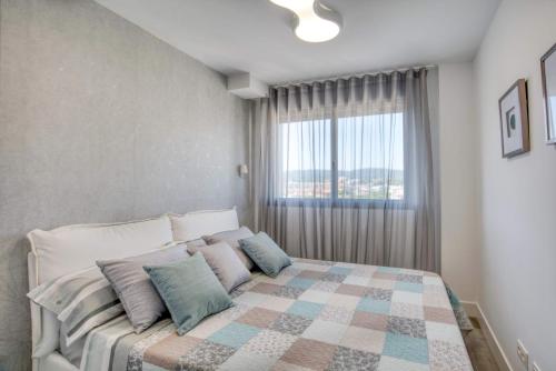 Una cama o camas en una habitación de Penthouse on the first line
