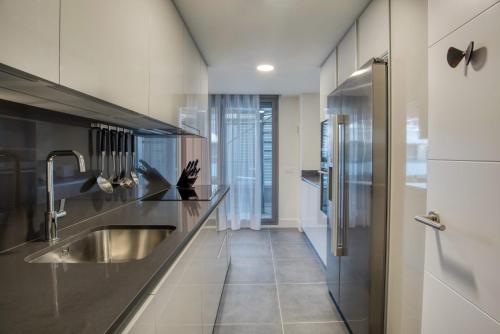 Una cocina o cocineta en Penthouse on the first line