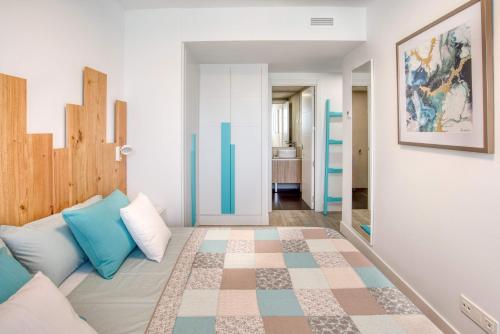 Una cama o camas en una habitación de Penthouse on the first line