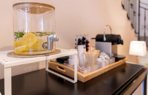 a kitchen counter with a blender and lemons on it at La City Mercado in Alicante