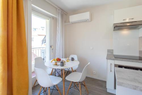 Studio Antibes 5min Train Station & Sea - AC & Balcony
