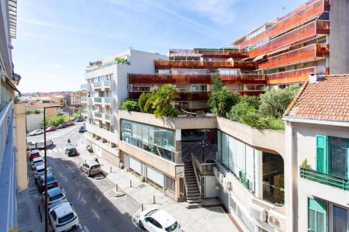 Studio Antibes 5min Train Station & Sea - AC & Balcony
