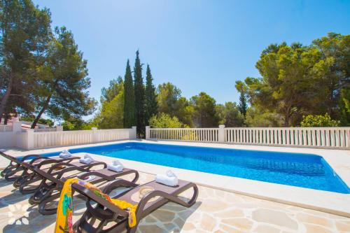 Bazén v ubytovaní Villa California by Abahana Villas alebo v jeho blízkosti