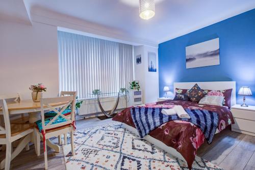 Un ou plusieurs lits dans un hébergement de l'établissement Lovely 2- Bedroom Apartment In Central London