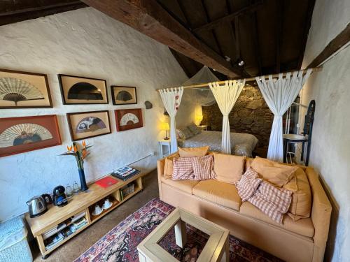 a living room with a couch and a bed at Finca La Principal in Breña Alta