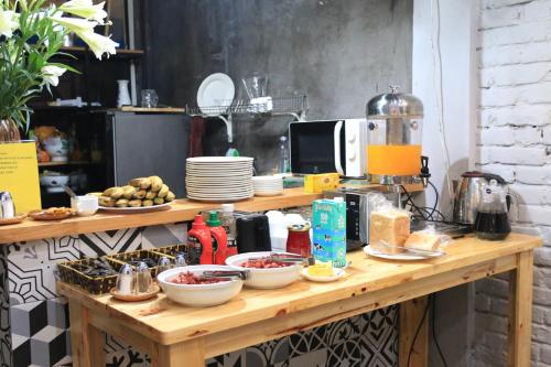 Jídlo v hostelu nebo okolí