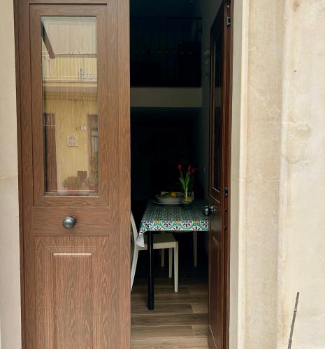 a door leading into a room with a table at Casa Manuel in Avola
