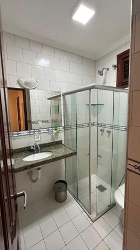 Bilik mandi di Hotel Cocal