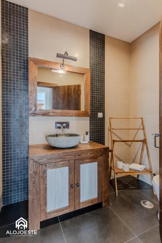 a bathroom with a sink and a mirror at Villa Penafirme - Santa Cruz in Santa Cruz