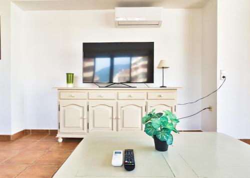 Mediterraneo 801. Super One-Bedroom Apartment with Great Sea Views.