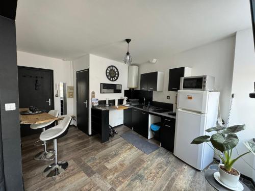 Η κουζίνα ή μικρή κουζίνα στο Studio Monistrol sur Loire