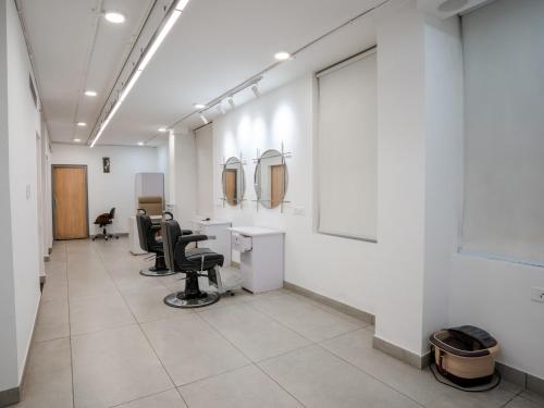 a hair salon with a row of barber chairs at Sunday Hotel Chandigarh Zirakpur in Zirakpur