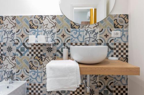 a bathroom with a sink and a bowl on a counter at Palazzo Quattrone in Reggio Calabria