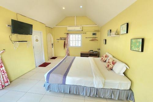 เตียงในห้องที่ See Sky Resort