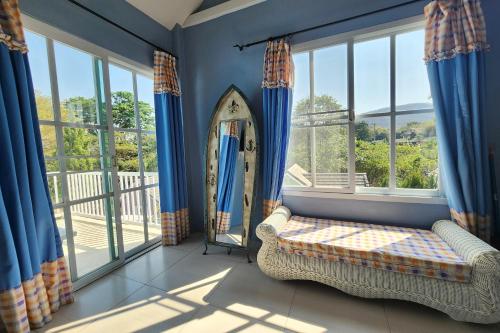 เตียงในห้องที่ See Sky Resort