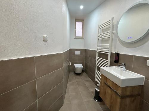 a bathroom with a sink and a toilet at Regensburger Ferienwohnungen - Im Herzen der Altstadt in Regensburg