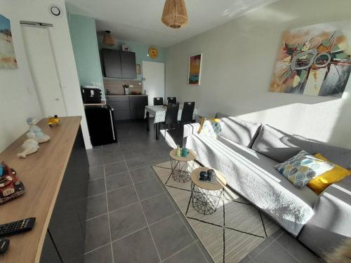 Appartement T2 Rénové, Cosy et Calme, Proche Plage à St Hilaire-de-Riez, Parking Prive - FR-1-324A-56