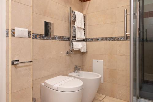 a small bathroom with a toilet and a shower at Certosa Suite in Naples
