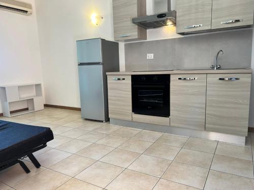 a kitchen with a stove and a refrigerator at Sofis Servizi Rio Grande (CAV) in Principina a Mare