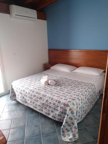 a bedroom with a bed with a blue wall at Villa Dacla in Lampedusa