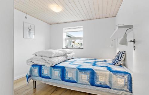 En eller flere senge i et værelse på Cozy Home In Lgstr With Wifi