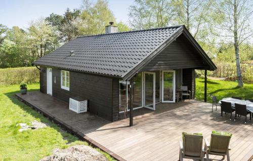 Taman di luar Awesome Home In Melby With Kitchen