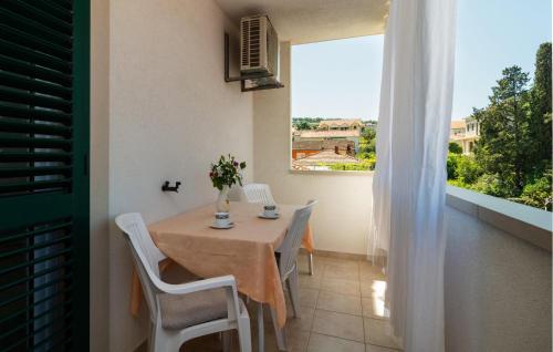 2 Bedroom Beautiful Apartment In Supetar