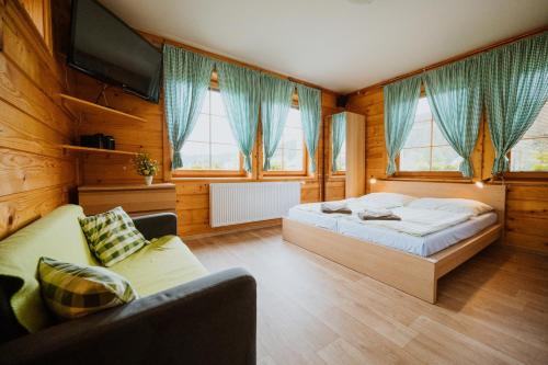Postel nebo postele na pokoji v ubytování Apartmány Velké Karlovice