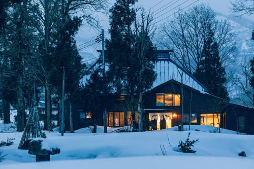 MAHORA西野谷 古民家宿 Myoko Taditional Japanese house durante o inverno