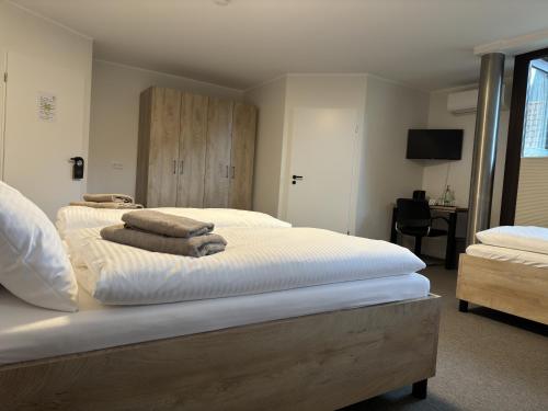 a bedroom with a large bed with towels on it at Gästehaus am Tiergarten in Raesfeld