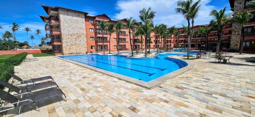a swimming pool in front of a building at Blanco Beach Suite Privada, Cumbuco in Cumbuco