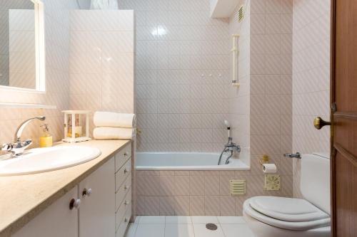 Family Apartment Near Praia da Rocha