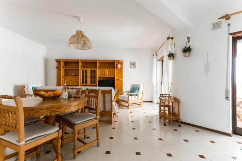 Family Apartment Near Praia da Rocha
