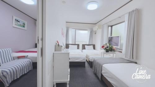 Llit o llits en una habitació de Ikebukuro Florence Hostel