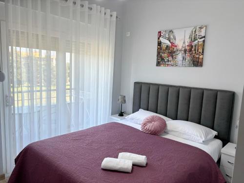 Ένα ή περισσότερα κρεβάτια σε δωμάτιο στο Era Apartments