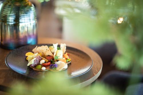 Makanan di atau berdekatan hotel