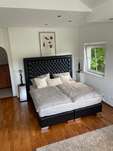 Postel nebo postele na pokoji v ubytování Ferienwohnung Riverside Resort idyllisch direkt an der Lahn